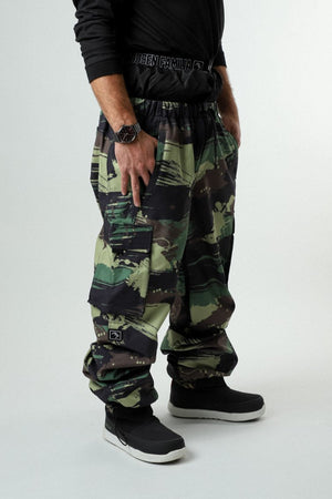 
                  
                    Load image into Gallery viewer, Camo Snowpants
                  
                