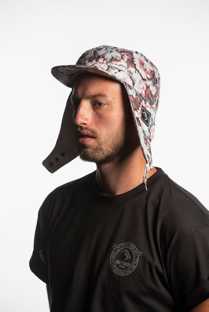 
                  
                    Load image into Gallery viewer, Floral waterproof snowboarding cap
                  
                